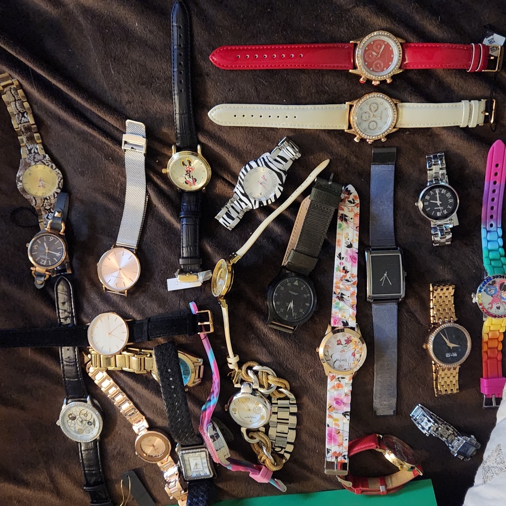 Assorted Name Brand Stylish Watches Collection Just Needs Batteries Bulk $300